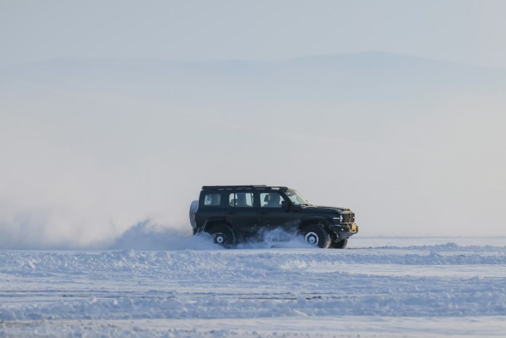 GWM TANK 300 DIESEL Arrives in Antarctica_002