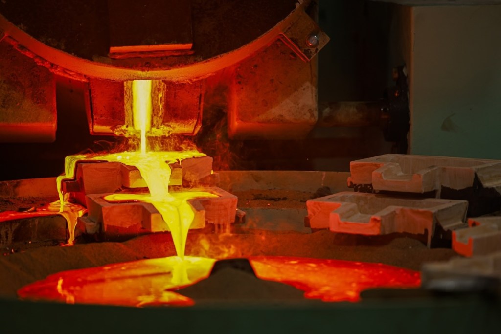 Image 1_gold pour