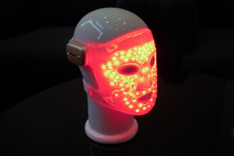 3 L'Oréal - LED Face Mask Booth 1 - ©L'Oréal Groupe