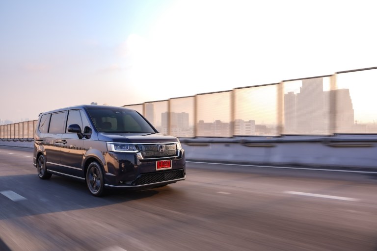 New Honda STEP WGN eHEV SPADA (1)