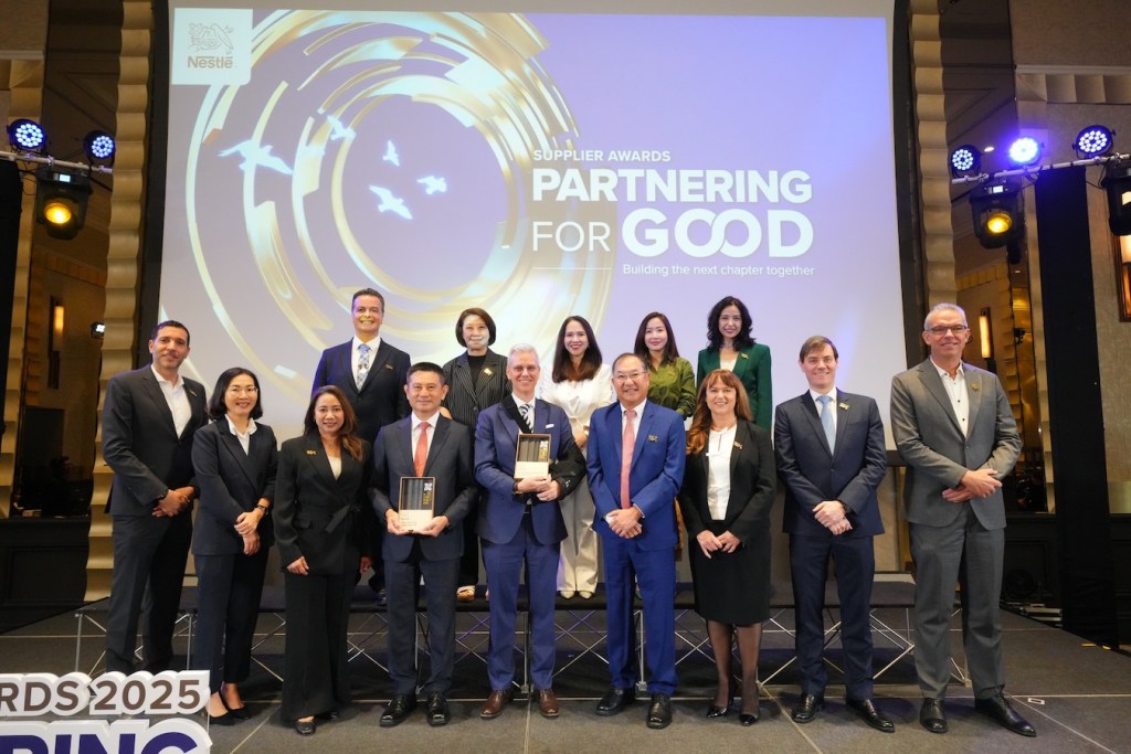 Nestle executives_with suppliers_Nestle_Supplier Awards_04