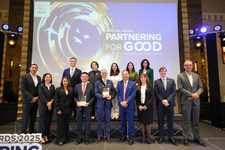 Nestle executives_with suppliers_Nestle_Supplier Awards_04