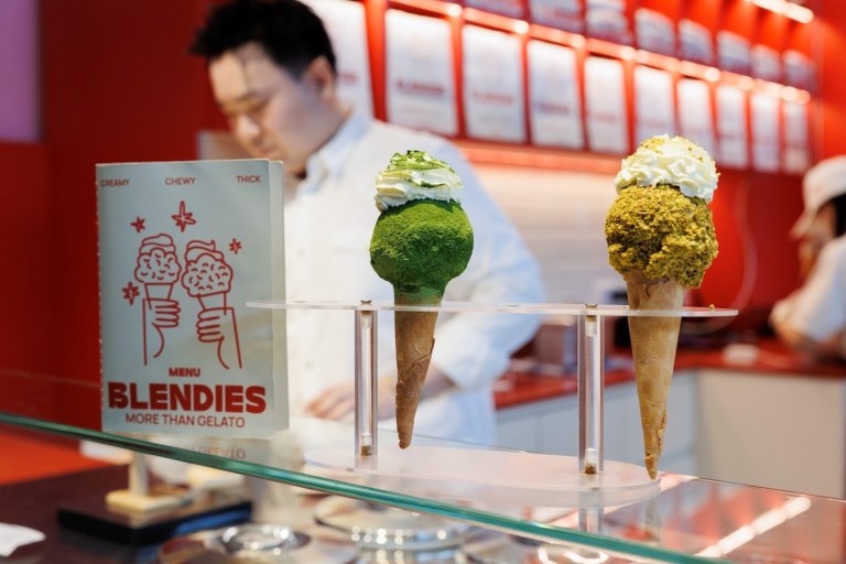 05. Mocho Dubai Pop กับ Premium Pistachio