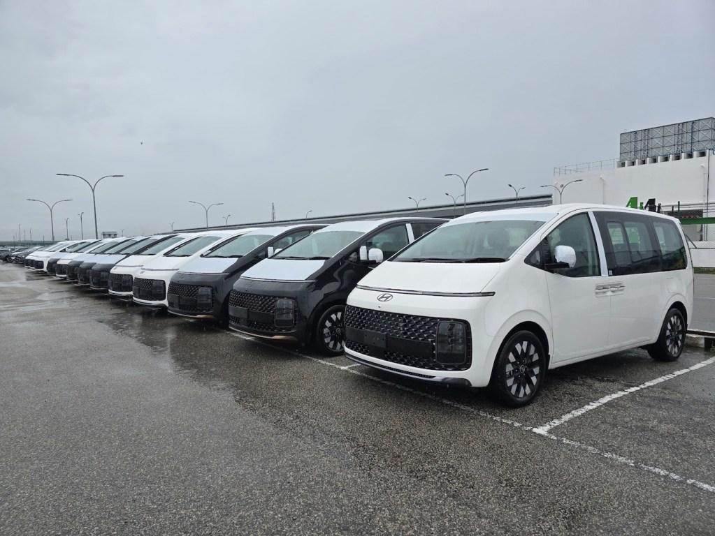 Hyundai STARIA Premium