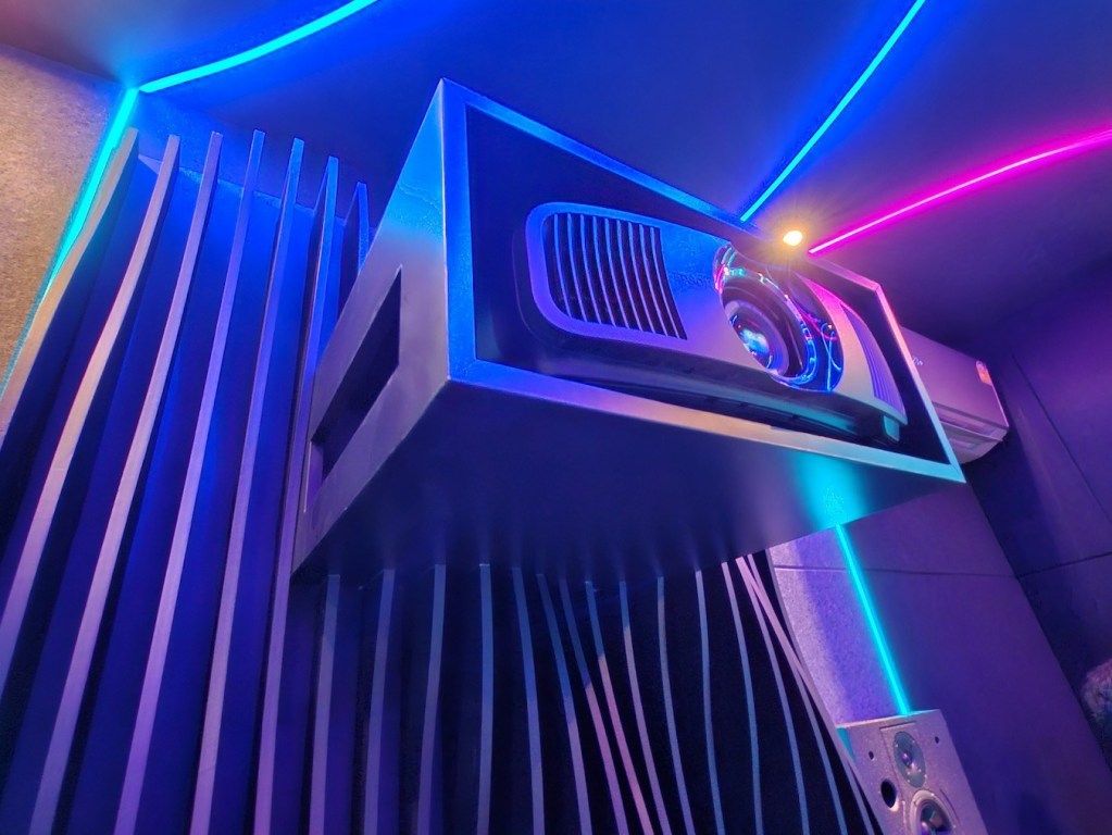 EpsonxTheater House