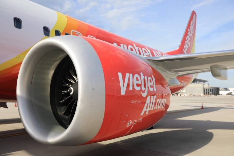 Boeing 737-8